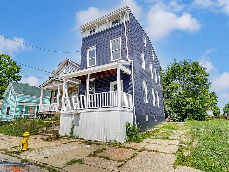 1852 Knox St — Photo 2