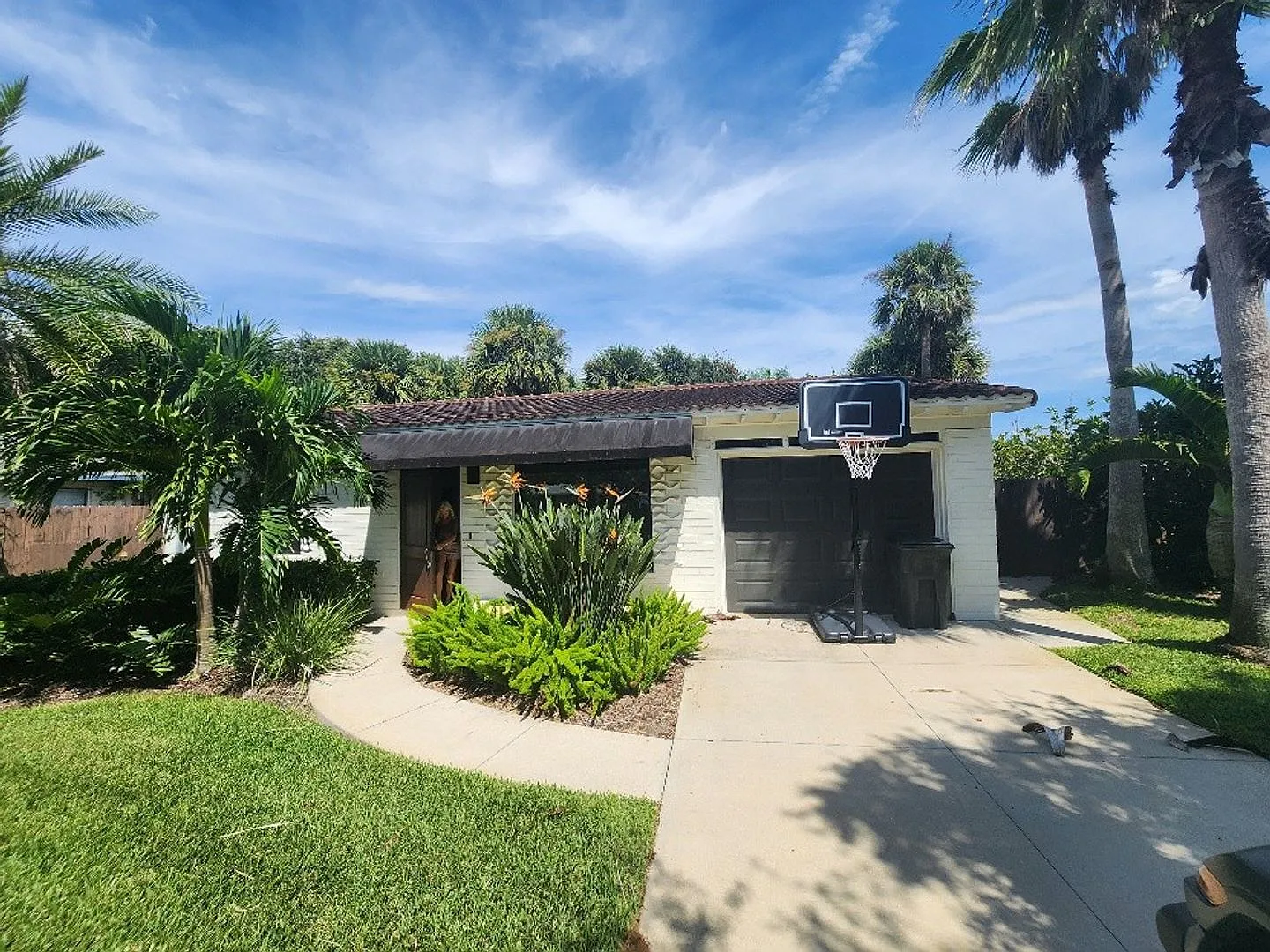 Charming 2 Bed 1 1/2 Bath Beachside Home — Photo 1