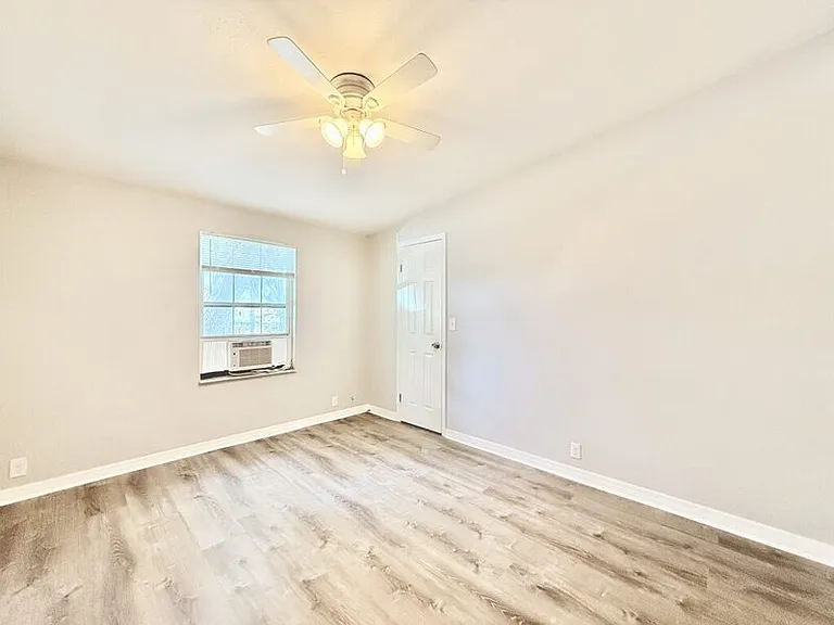 990 E Bay St — Photo 29