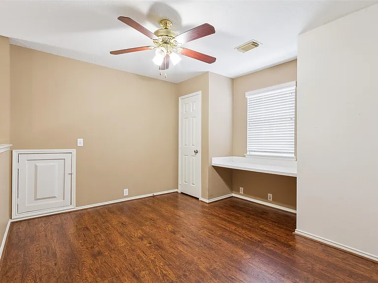 10306 Logan Bridge Ln — Photo 18