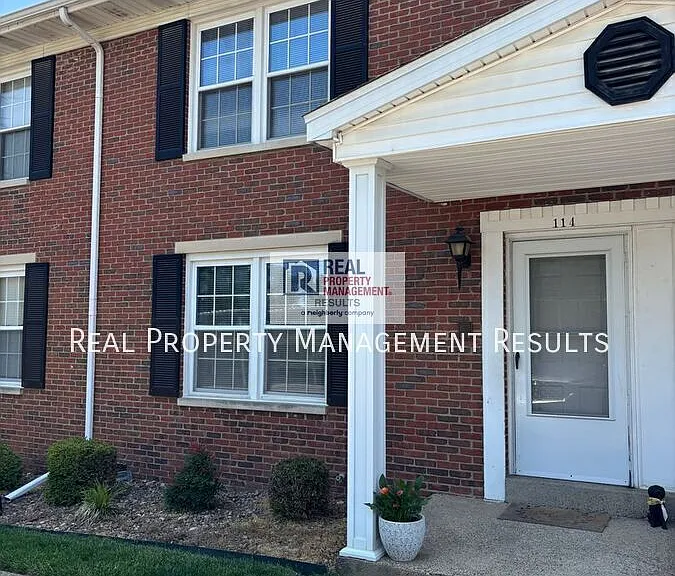 114 Olde Newburgh Dr — Photo 1