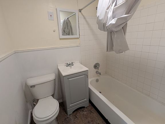 5th image of 228 Amherst St #3