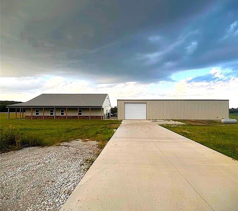 1st image of 32667 NE 1800th Rd
