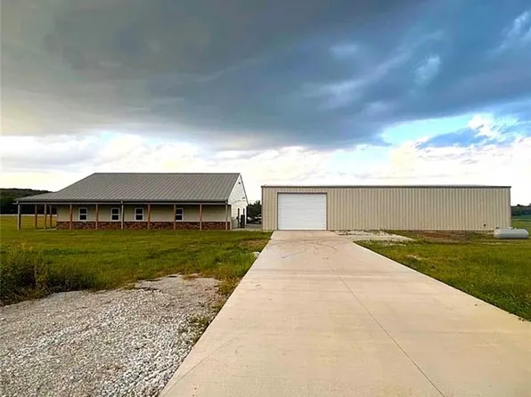 32667 NE 1800th Rd, Centerville, KS 66014