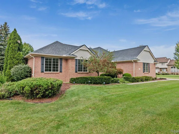 47716 River Woods Dr, Canton, MI 48188