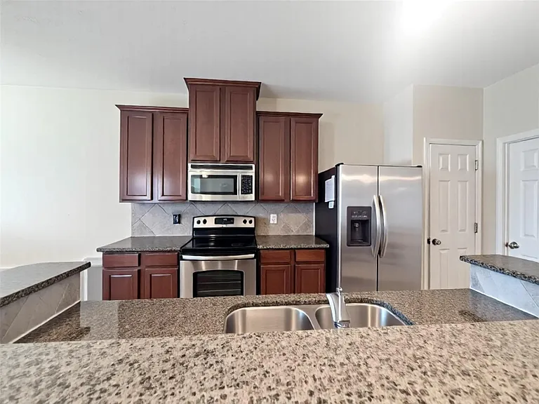 2822 Windy Thicket Ln — Photo 9