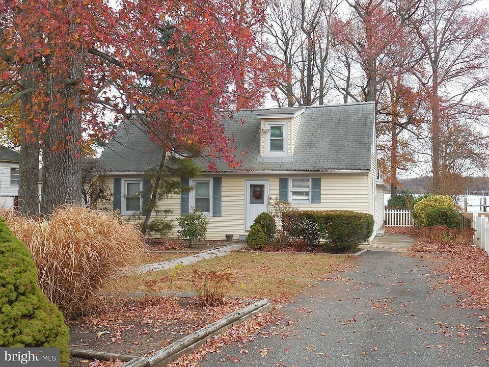 2nd image of 103 Kennard Ave