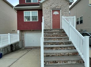 32 Openview Ln #1, Staten Island, NY 10302