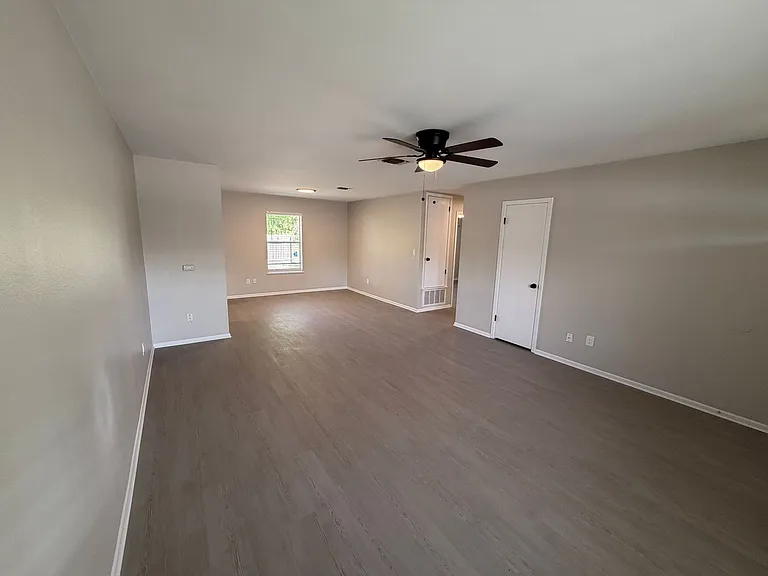 795 Albert St — Photo 6