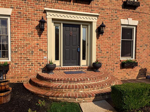 2nd image of 805 Aylesbury Dr
