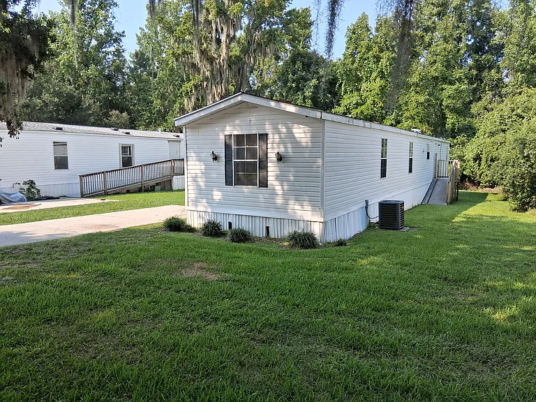 1261 Stoneybrook Dr — Photo 3