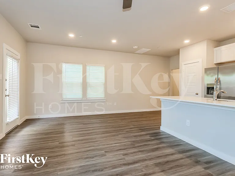 18306 W Centro Cir — Photo 5