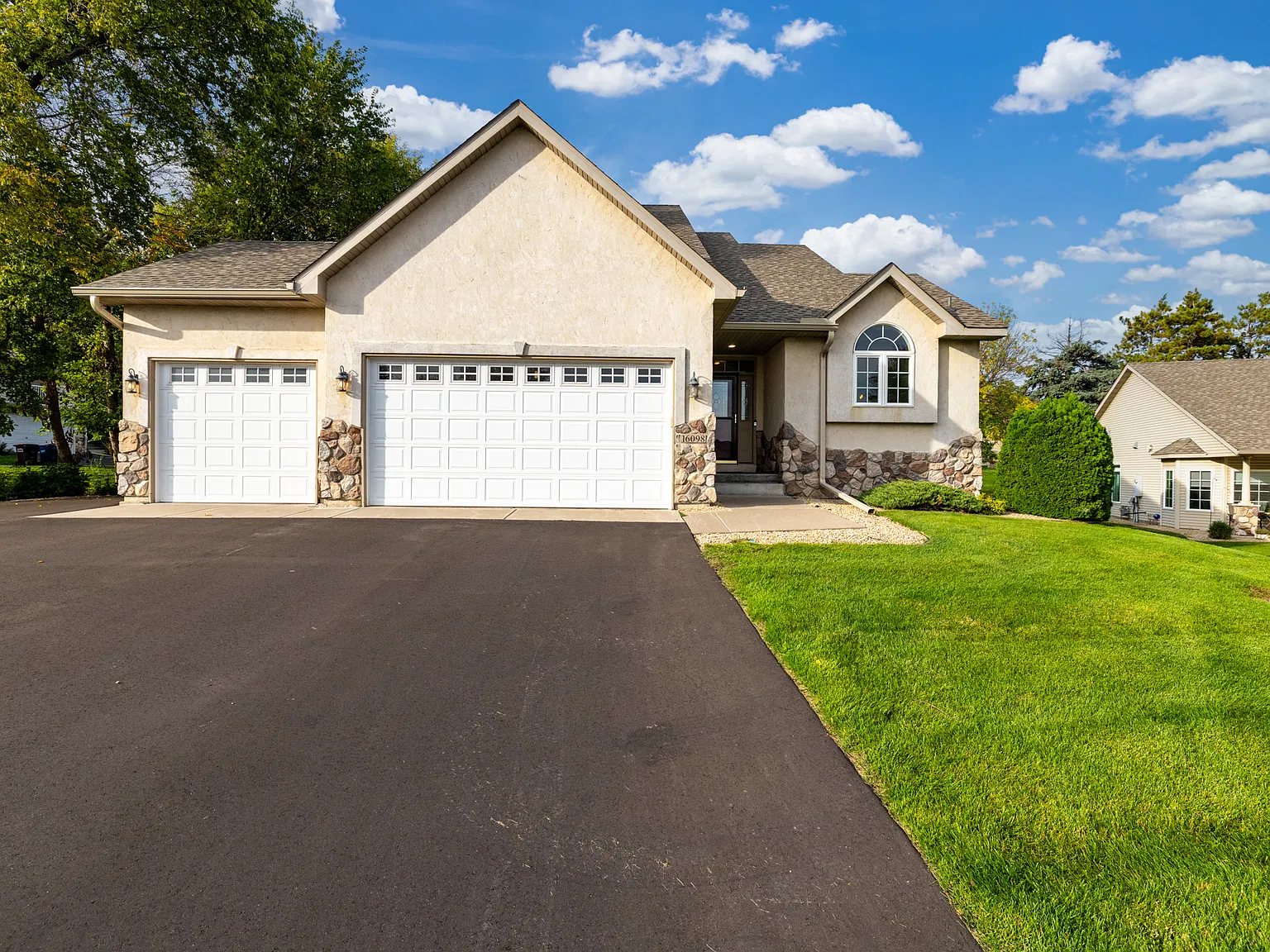 3 bed, 3400 sqft, $5,500 — Photo 1