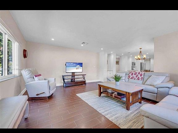 5th image of 1710 NE 160th St