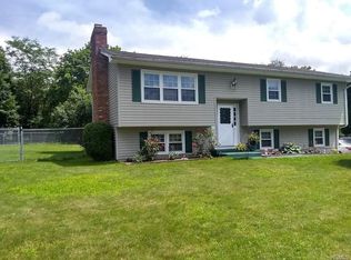 12 Mermaid Rd, Middletown, NY 10940