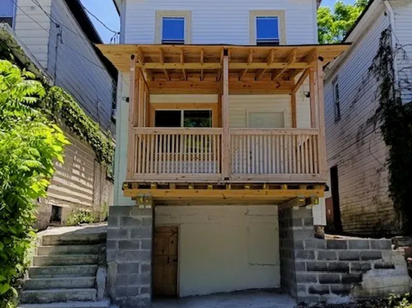 210 N 4th St, Jeannette, PA 15644