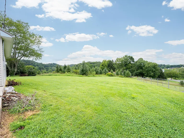 115 Cassidy Dr — Photo 20