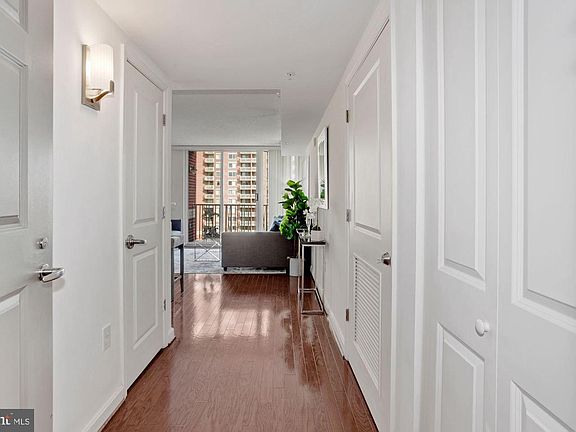 2nd image of 880 N Pollard St APT 802
