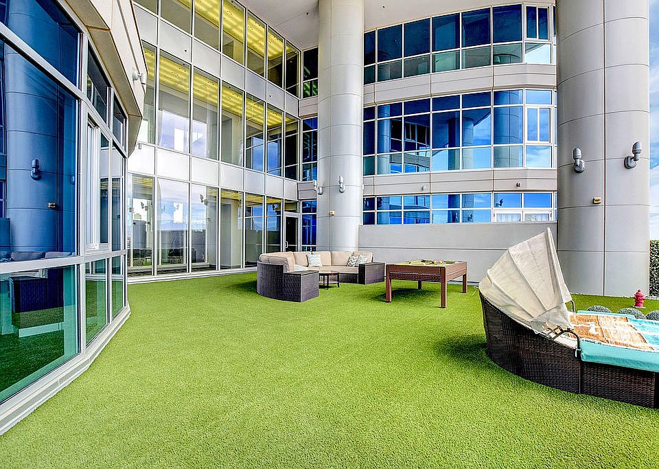 Private 1,400 sqft Terrace