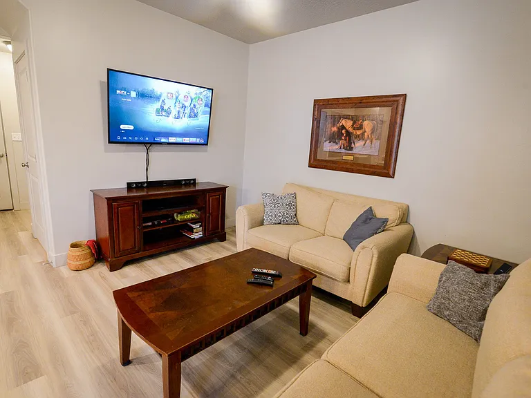 735 N Old Fort Dr — Photo 4
