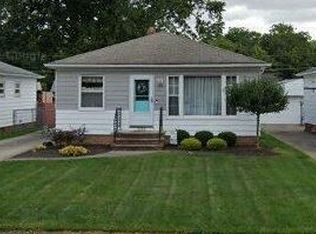 2618 Center Dr, Parma, OH