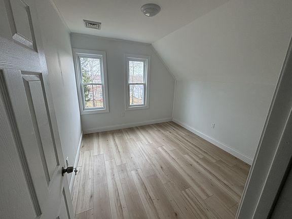4th image of 17 Winsten St