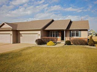 353 Country Club Ct, Eldridge, IA 52748