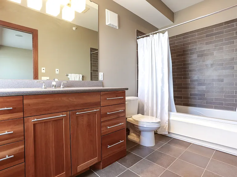 1070 Grandview Ct NE — Photo 16