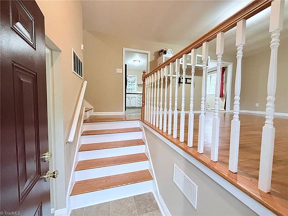 3rd image of 231 Foxcroft Dr