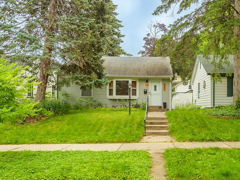 3243 Fillmore St NE — Photo 13