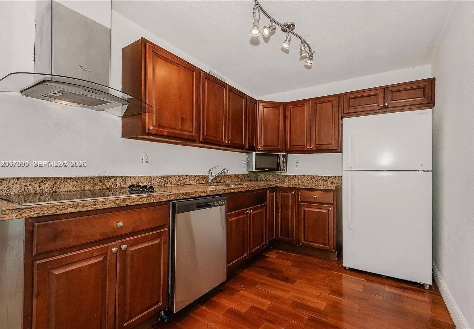 Bayview Palms Condo — Photo 3