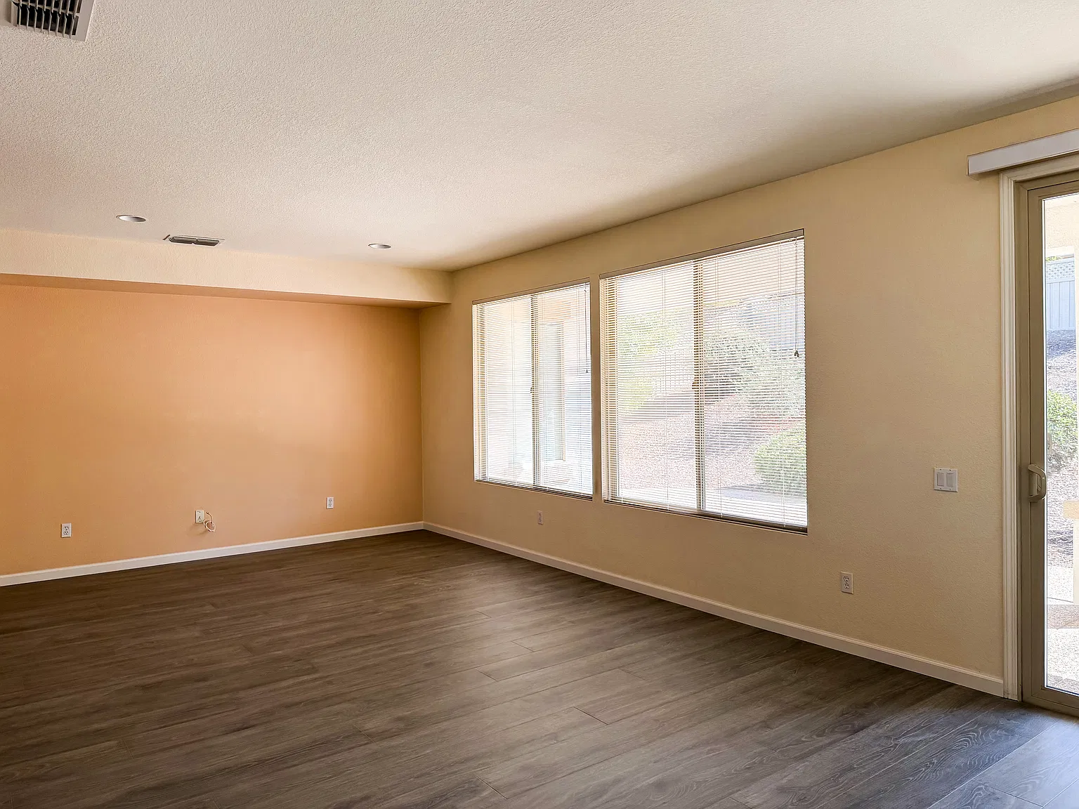 2 bed, 1886 sqft, $2,800 — Photo 2