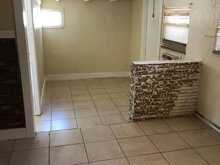 1859 Lauderdale Manor Dr — Photo 7