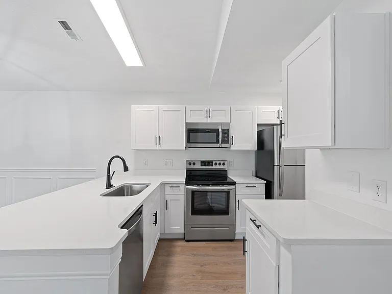 Experience style and functionality in this modern kitchen space. Experience style and functionality in this modern kitchen space.