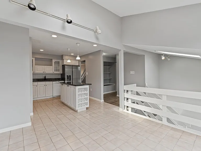 2714 Meadowcrest Ct — Photo 8