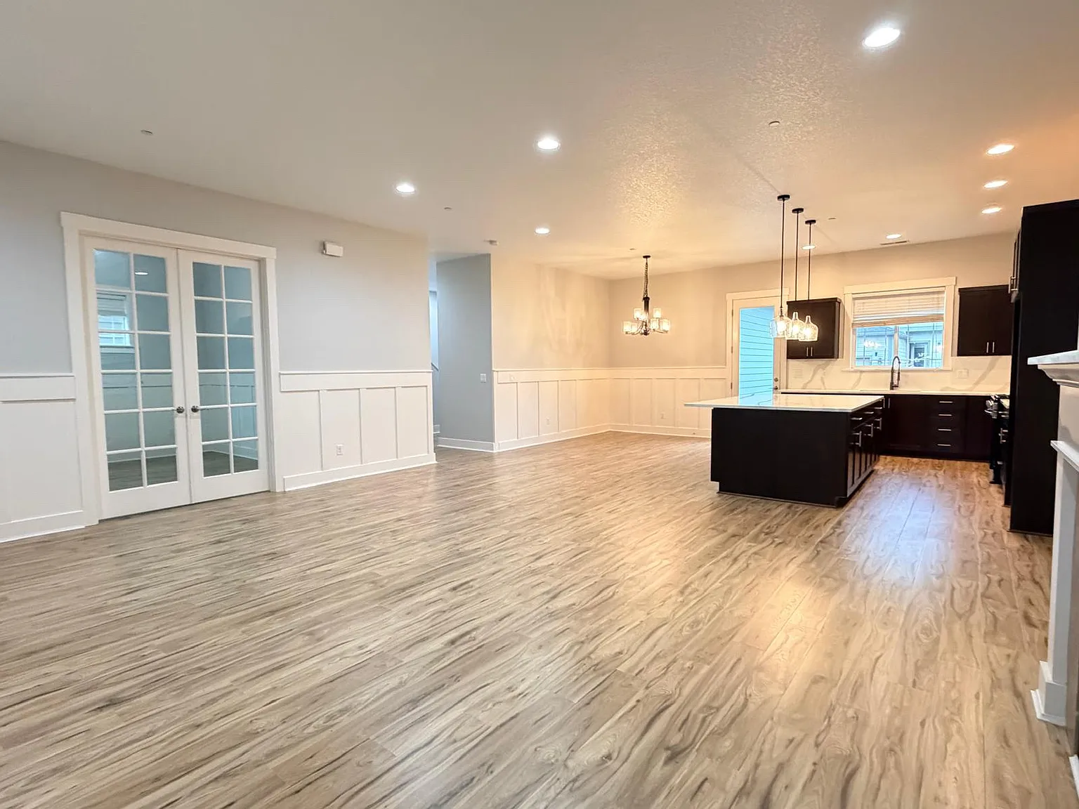 4 bed, 2.5 bath, 2517 sqft, $3,790 — Photo 4