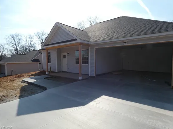 109 Hickory St, Yadkinville, NC 27055