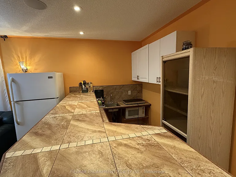 2 Pineridge Dr — Photo 3