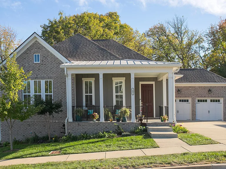 605 Quiet Cir — Photo 1