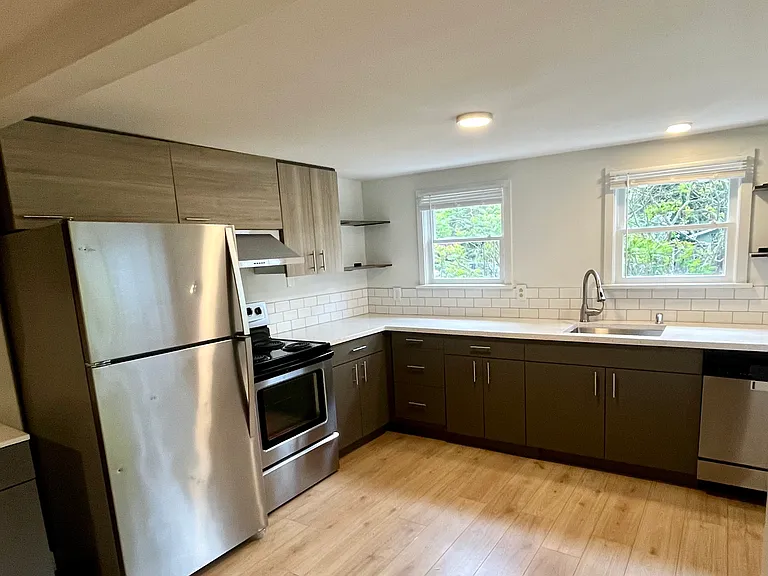 2356 Erlands Point Rd NW — Photo 3