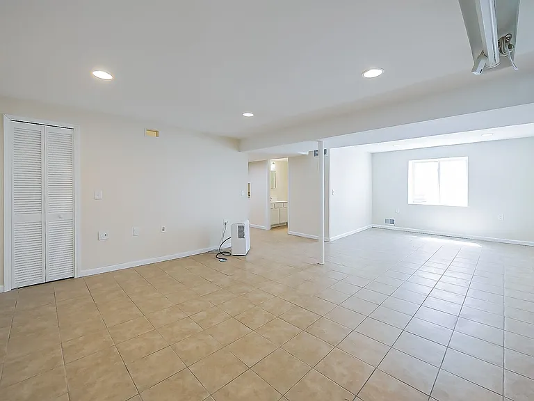 8701 Brookville Rd — Photo 36
