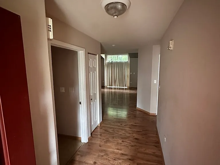 Rutland Cir — Photo 3
