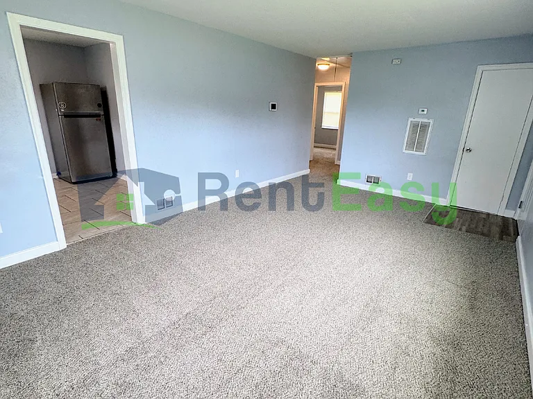 2625 Eastwood Ave — Photo 2