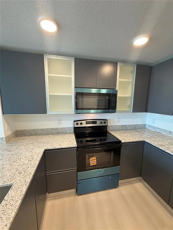 2 bed, 2.0 bath, 1023 sqft, $1,750 — Photo 2