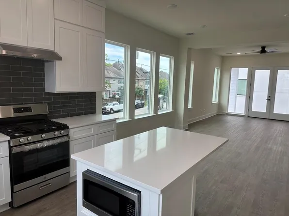 8702 Vadecha Dr, Houston, TX 77055