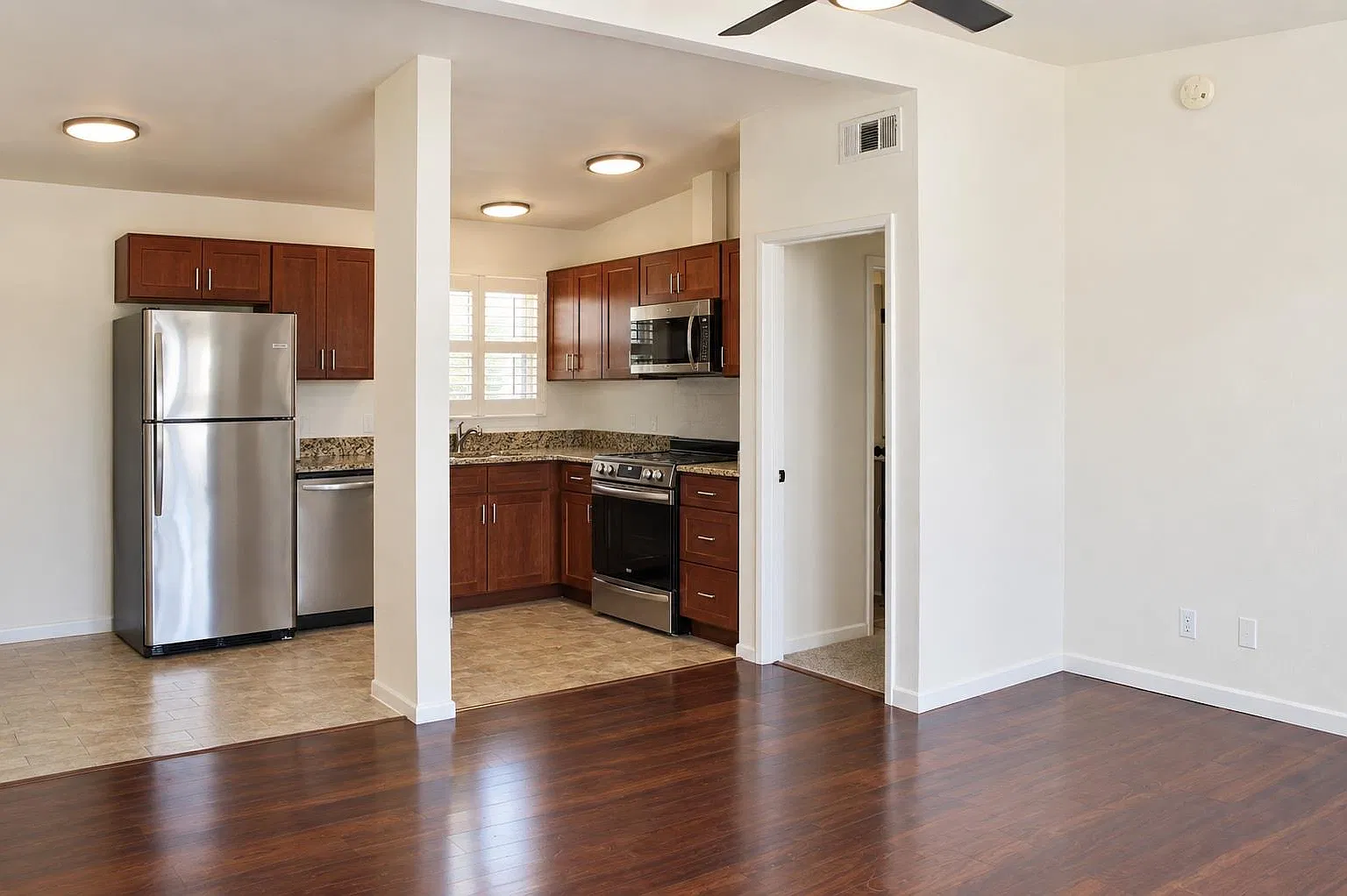 1 bed, 1.0 bath, 659 sqft, $1,100 — Photo 2