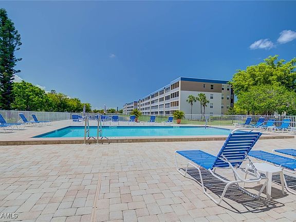 5th image of 14931 Park Lake Dr APT 209