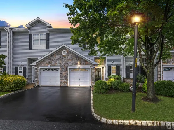 11 Linda Ct, Laurence Harbor, NJ 08879