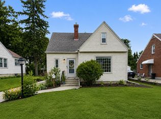 325 Oak Knolls Ave, Rockford, IL 61107