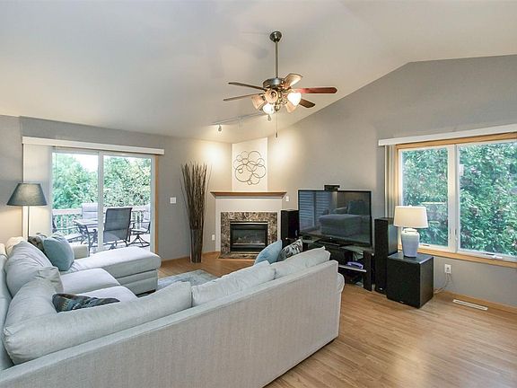 3rd image of 90 Shannon Dr